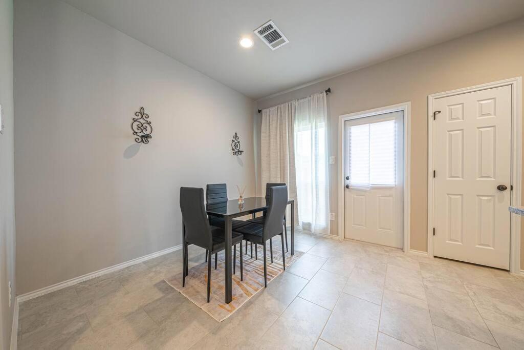 Gorgeous, Brand New 3 Bedrooms Home- Built 2024, Near Seaworld & Lackland Afb San Antonio Exteriér fotografie